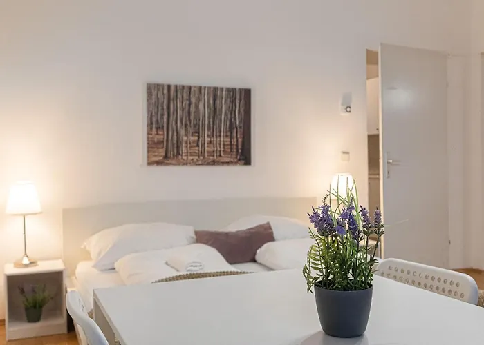 Affordable & Cozy 2-br Flat , Near Stadthalle