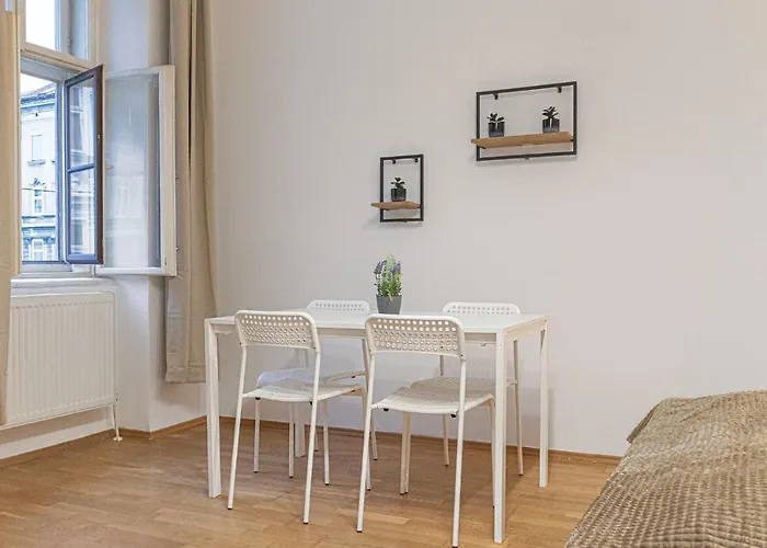 Апартаменти Affordable & Cozy 2-br Flat , Near Stadthalle Відень